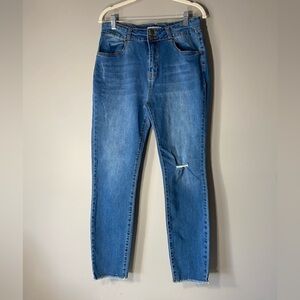 Chelsey & Violet Ladies 29 Denim Jeans
Straight leg 
High rise 
Pockets